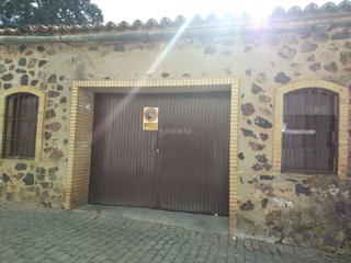 Parking coche en Calle real calañas 1. Se vende amplio garaje en calañas