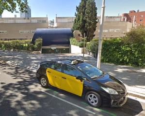 Location Parking voiture à Carrer de rosa sensat 35. Gran plaza de parking, vigilada y en semisótano