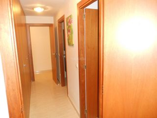 Rent Flat in Muralla del castell 41. Particular  llogo pis seminou a valls