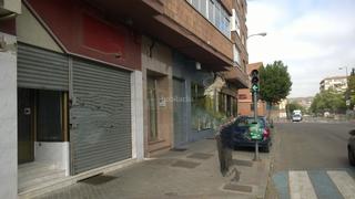 Local commercial à Calle rondilla santa teresa 17. Local comercial frente colegios rondilla