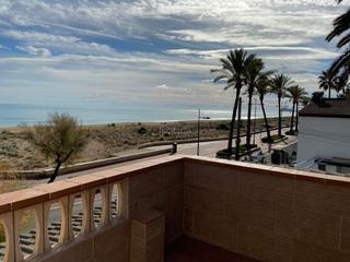 Chalet à Avinguda del papa luna 167. Chalet encima de la arena de la playa peñiscola
