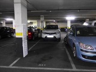 Miete Autoparkplatz in Carrer de sant pere d'abanto 12. Alquiler parking coche s.pere abanto