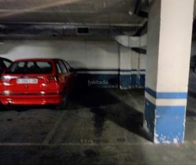 Aparcament cotxe a Rambla de badal 168. Parking alquiler muy cerca metro parada badal l5