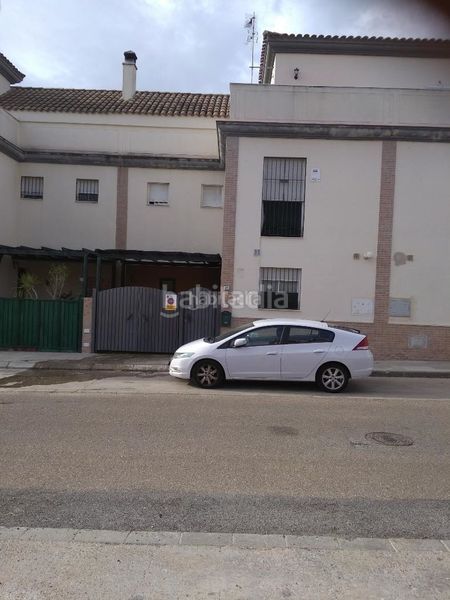 Foto d6acbd91-2780-4ca0-ba75-4186e08e4284. Casa adosada en calle velázquez 57 / calle velázquez en Burguillos