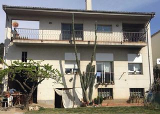 Xalet en Carrer ample, 11. Casa a los cuatro vientos, con negocio panadería