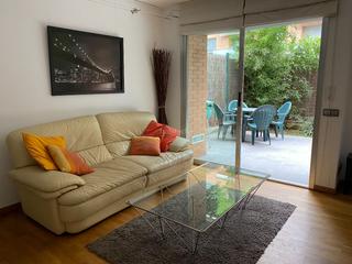 Location Rez-de-chaussée à Avinguda de les roquetes 51. Planta baja de diseño con amplia terraza ajardinad