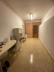 Geschäftsraum in Carrer fontanills 25. Frente a las escolapias