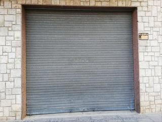 Location Local commercial à Carrer del poeta llorente 116. Cerca de parking público y comercios, servicios,