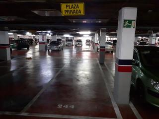 Miete Autoparkplatz in Calle castillo de olvera 7. Alquilo plaza de garaje en parking público “virgen