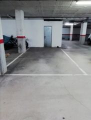 Parking coche en Carrer folch i torres, 79. Plaza parking 19m2,ideal coche y moto