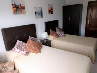 Miete Etagenwohnung in Rúa atalaia 7. Centro del pueblo, buenas vistas, soleado.