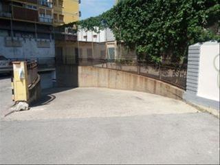 Rent Motorcycle parking in Carrer de cantàbria 55. Parking para moto