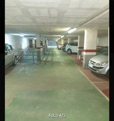 Aparcament cotxe a Calle ramon sala 38. Automovil guardado sin rasguños