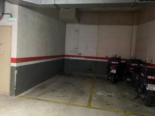 Aparcament cotxe a Carrer de vicenç fonolleda 43. Plazas de parking en venta