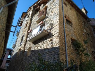 Casa adosada en Carrer enviny, 1. Sort