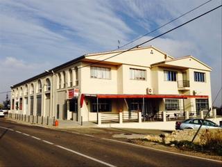 Lloguer Local Comercial a Carretera d'albanyà 4. Luminoso y bien comunicado