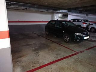 Lloguer Aparcament cotxe a Carrer de l'antic pas del ferrocarril 4. Parquing muy grande y de fácil acceso