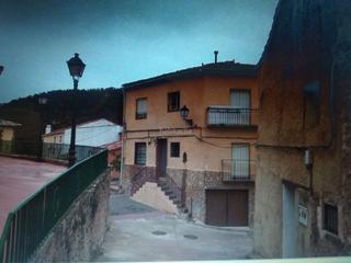 Chalet à Calle ramon y cajal 14. Venta de casa rural