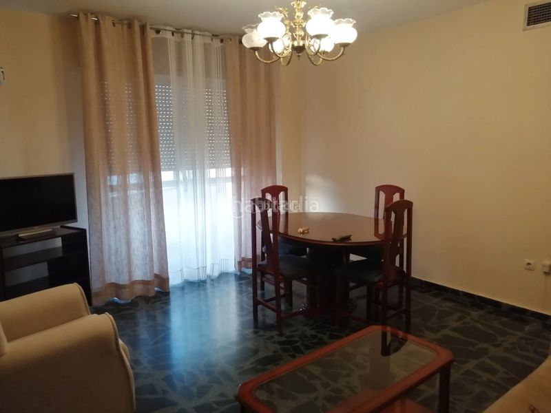 Foto 2a49ca0a-df7f-4f5c-b35f-773a5f51e144. Miete etagenwohnung in calle vara del rey 14 in San Carlos - San José Sevilla