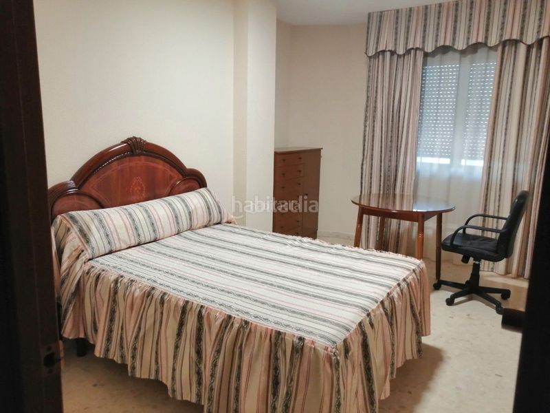 Foto b6dd630f-ca7f-46f3-a09d-7a5743dac771. Miete etagenwohnung in calle vara del rey 14 in San Carlos - San José Sevilla