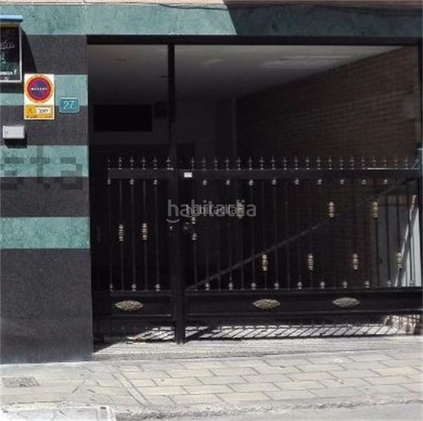 Foto bd6f56e1-e67d-4d96-83a0-73dd626b271e. Aparcament cotxe a calle josé gutiérrez petén 27 a Alicante