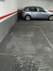 Motorradparkplatz in Carrer de batista i roca 18. 2 plazas pequeñas para coche pequeño+ moto