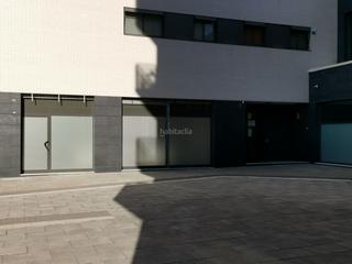 Lloguer Local Comercial a Rambla de balmes 51. Bonito local esquinero