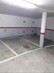 Aparcament cotxe a Carrer folch i torres 40. Parking en folch i torres, 42. piera