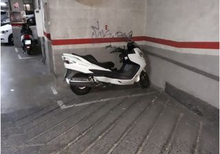 Rent Motorcycle parking in Carrer doctor santponç, 125. Plaza de moto en c/doctor santponç