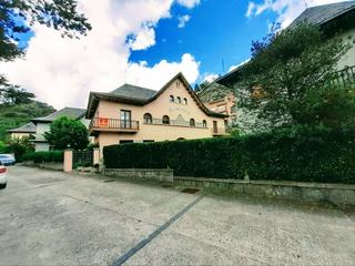 Maison jumelée à Avinguda de victoriano muñoz 52. Casa con jardín propio, cerca de pista de esquí
