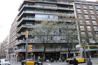 Rent Car parking in Via augusta 187. Parking coche via augusta 189