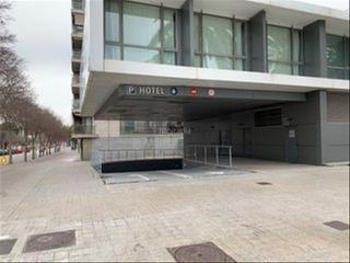 Lloguer Aparcament cotxe a Carrer de bac de roda 2.x. Alquiler aparcamiento en paseo de garcia i faria