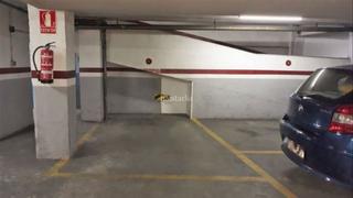 Miete Autoparkplatz in Carrer de francesc layret 197. Muy céntrico. para coche pequeño o dos motos (mita