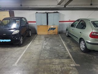 Rent Car parking in Carrer aguileres, 33