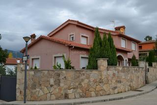 Chalet à Avenida de la madre maravillas 33. Localizado en la mejor zona, vistas sierra gredos