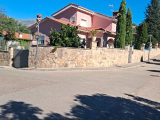 Chalet à Avenida de la madre maravillas 33. Localizado en la mejor zona, vistas sierra gredos