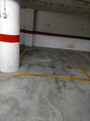Parking coche en Carrer josé mas esteve 64. Amplia plaza de garaje