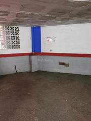 Aparcament cotxe a Carrer bifurcació 1. Venta parking para coche grande y varias motos.