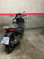 Lloguer Aparcament de moto a Avinguda de vallcarca 26. Alquiler parking moto zona vallcarca/lesseps