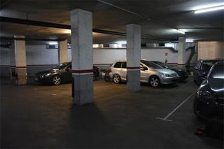 Autoparkplatz in Carrer de l'escultor canet 29. Sants-badal / carrer de bonsoms