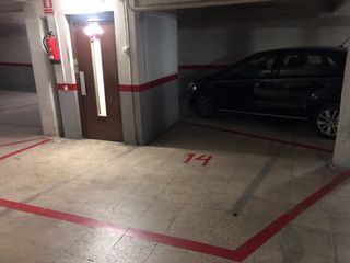 Alquiler Parking coche en Francesc llobet, 6. Coche smart o 2 motos