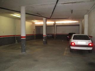 Autoparkplatz in Carrer de pere badia 49. Centre / carrer de pere badia