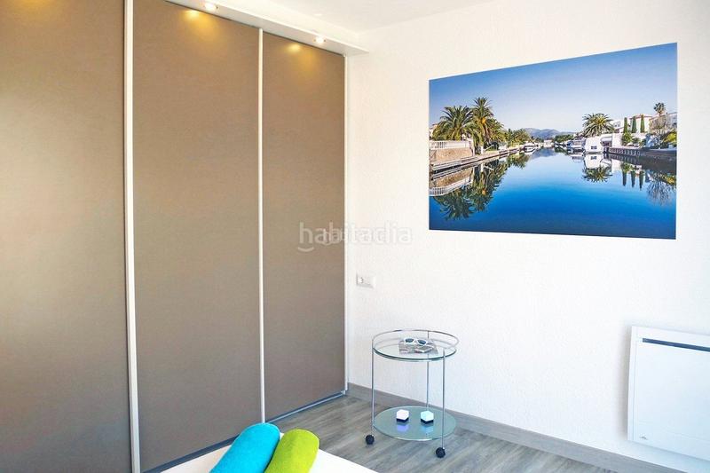 Foto 84fac310-f430-419c-8843-2a64d860a286. Piso en carrer salins 4 linia 7 piso cerca playa, vista al mar en Empuriabrava