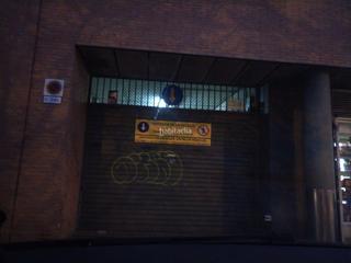 Car parking in Passeig del taulat 146. Plaza grande furgoneta más motos