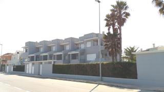 Location Maison jumelée à Avinguda dalí 22. Oliva nova / avenida dalí