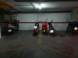 Miete Motorradparkplatz in Calle fray diego de deza 17. Plaza de armas arjona reyes católicos
