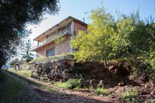 Chalet à Carrer cervera 58. Parcela de 5.216 m2 con construcción para reformar