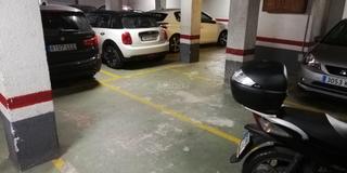 Rent Car parking in Carrer de l'alzina 44. Alquiler plaza moto c/ alzina 44. plaza del nord
