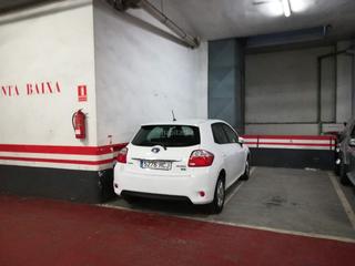 Rent Car parking in Via augusta 66. Plaza de parquing accesible cerca gala placidia