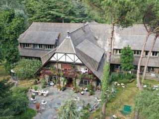 Masia a Cami olivar 1. Fantástico hotel en venta, en pleno bosque